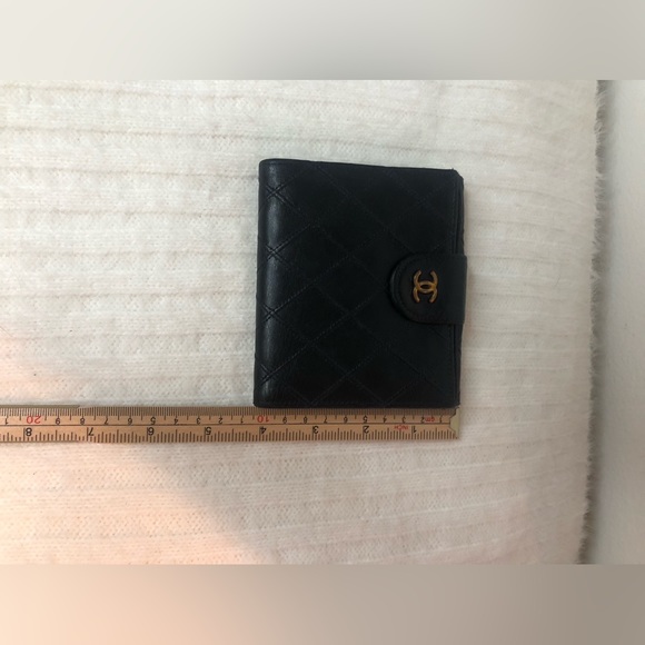 CHANEL Navy Quilted Lambskin Compact Wallet 24k Gold Hardware - Picture 13 of 15